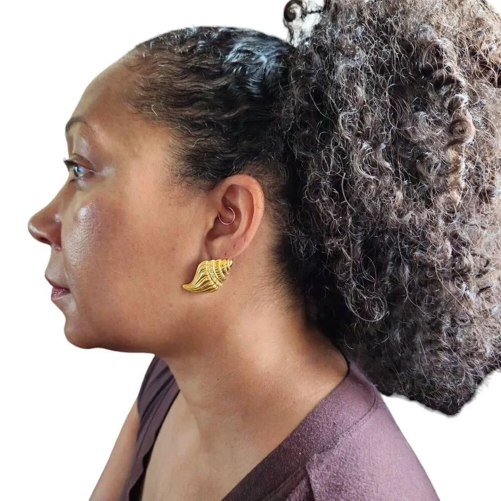 Vintage Kenneth J. Lane for Avon Shell-Shaped Clip-On Earrings | 1.50" | Gold-To - Picture 9 of 9